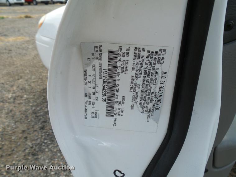 image for item L2538 2006 Ford Taurus SE