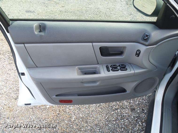 image for item L2538 2006 Ford Taurus SE