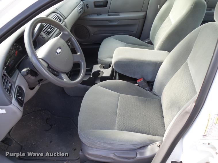 image for item L2538 2006 Ford Taurus SE