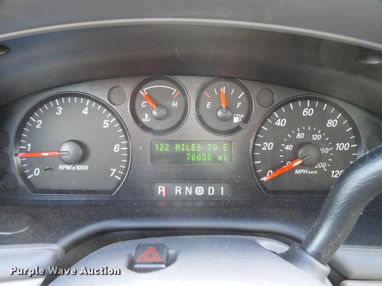 image for item L2538 2006 Ford Taurus SE