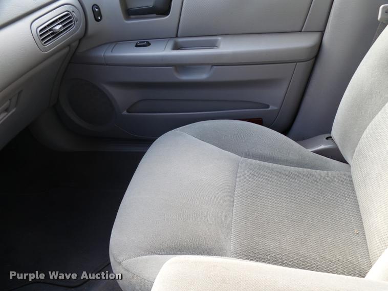 image for item L2538 2006 Ford Taurus SE