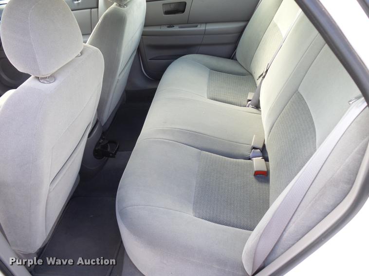 image for item L2538 2006 Ford Taurus SE