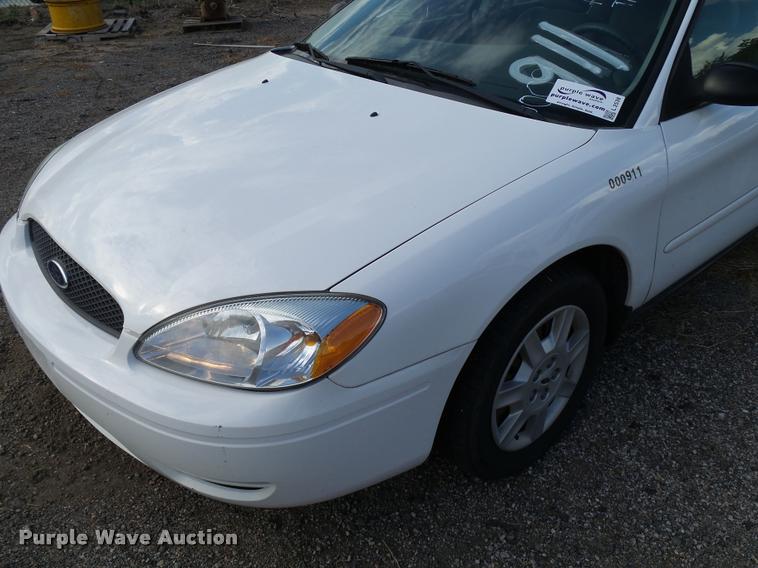 image for item L2538 2006 Ford Taurus SE