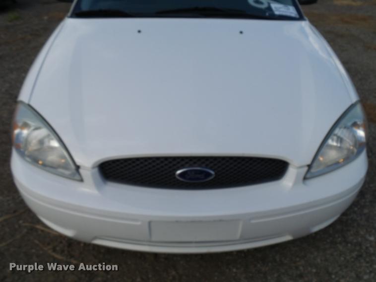 image for item L2538 2006 Ford Taurus SE