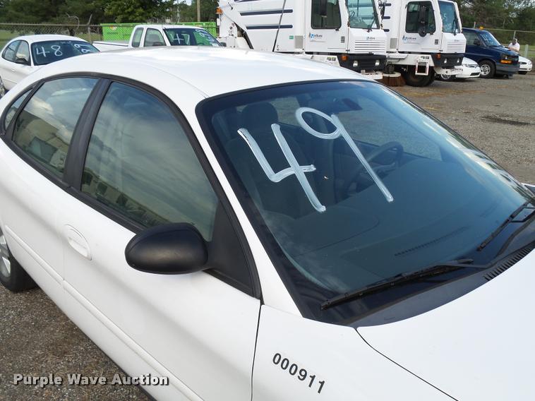 image for item L2538 2006 Ford Taurus SE