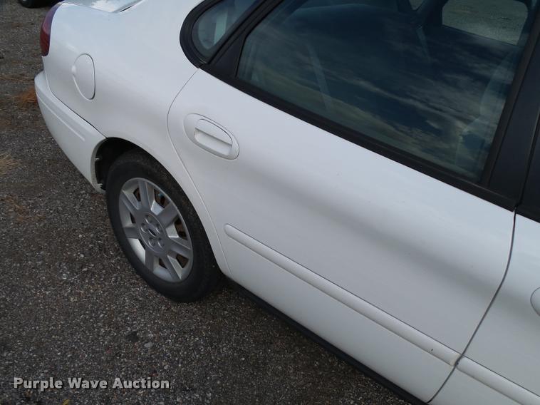 image for item L2538 2006 Ford Taurus SE