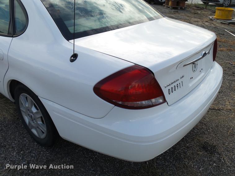 image for item L2538 2006 Ford Taurus SE