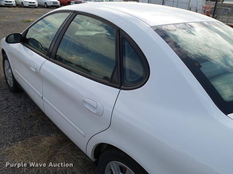 image for item L2538 2006 Ford Taurus SE