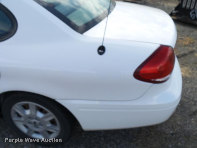 image for item L2538 2006 Ford Taurus SE