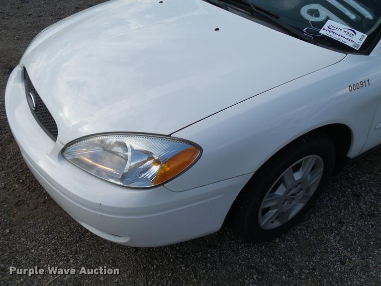 image for item L2538 2006 Ford Taurus SE