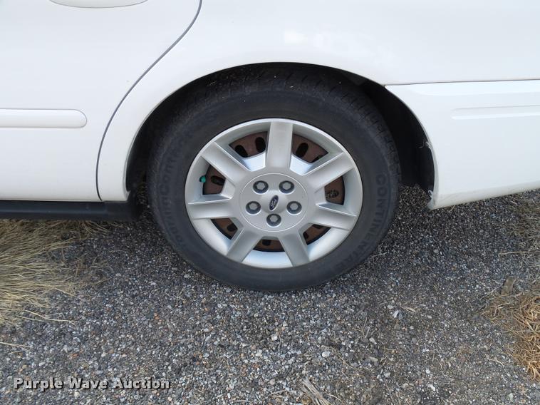 image for item L2538 2006 Ford Taurus SE