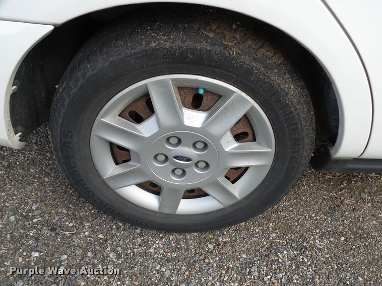 image for item L2538 2006 Ford Taurus SE