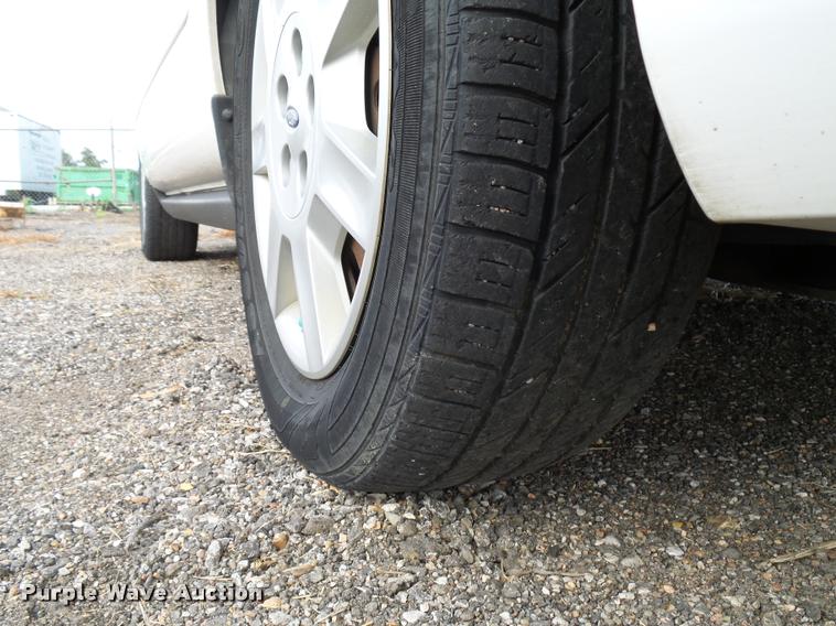 image for item L2538 2006 Ford Taurus SE