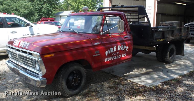 image for item AG9416 1975 Ford F350 pickup truck cab and chassis