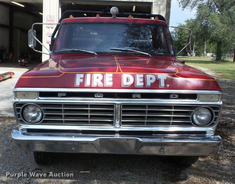 image for item AG9416 1975 Ford F350 pickup truck cab and chassis