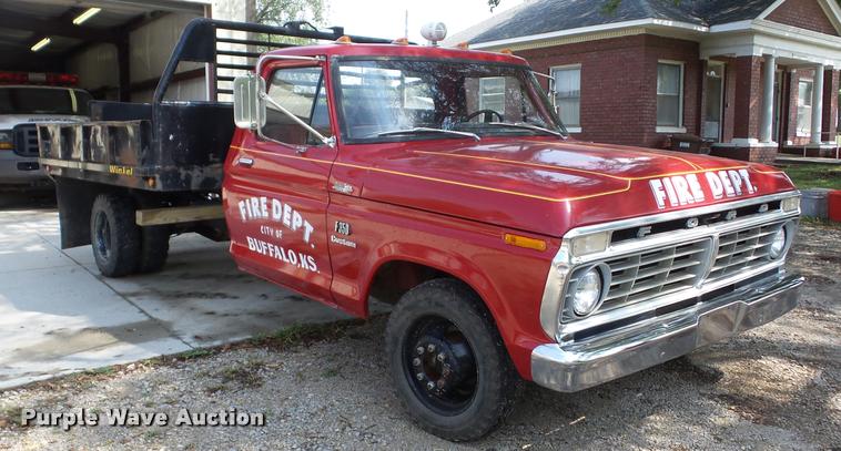 image for item AG9416 1975 Ford F350 pickup truck cab and chassis