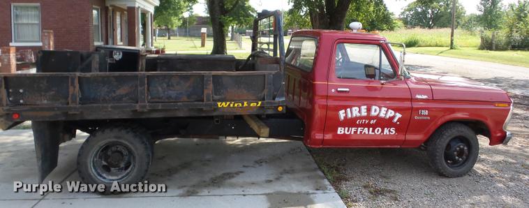 image for item AG9416 1975 Ford F350 pickup truck cab and chassis