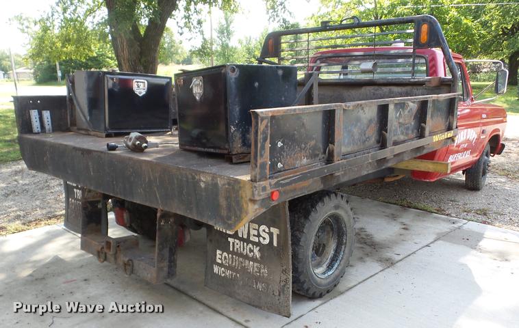 image for item AG9416 1975 Ford F350 pickup truck cab and chassis