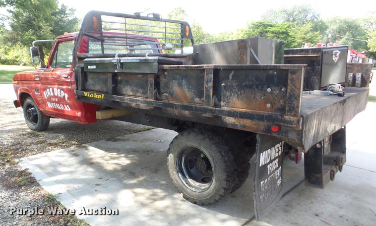 image for item AG9416 1975 Ford F350 pickup truck cab and chassis