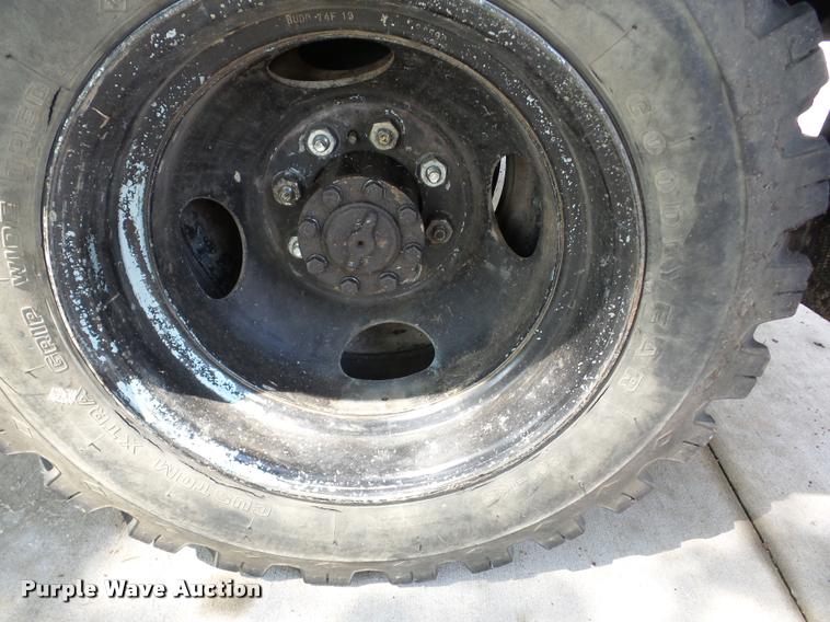 image for item AG9416 1975 Ford F350 pickup truck cab and chassis