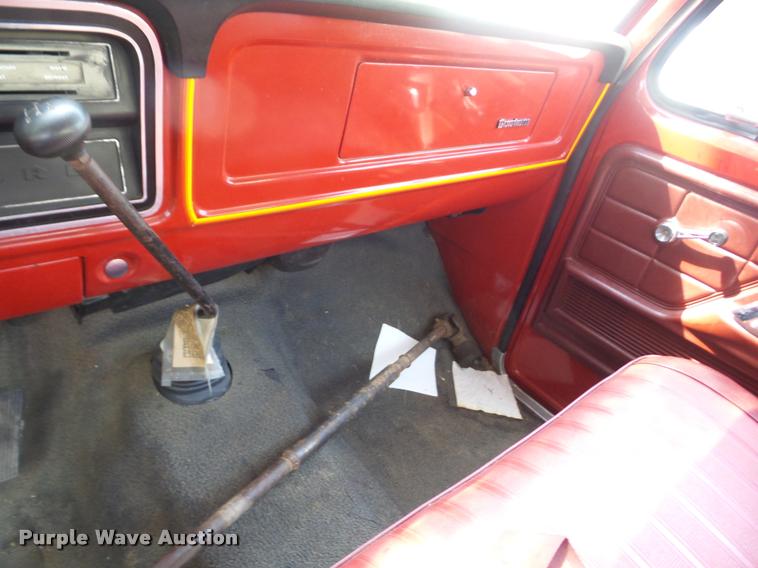 image for item AG9416 1975 Ford F350 pickup truck cab and chassis