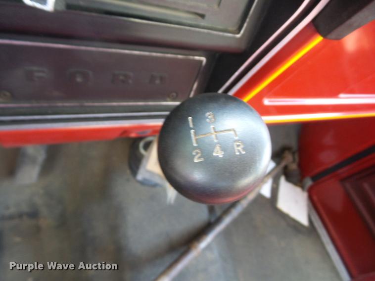 image for item AG9416 1975 Ford F350 pickup truck cab and chassis