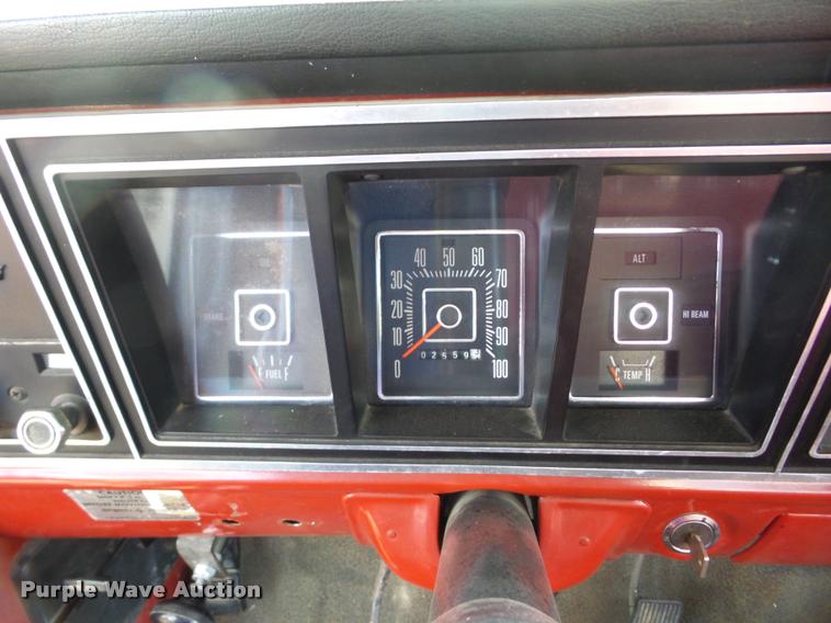 image for item AG9416 1975 Ford F350 pickup truck cab and chassis