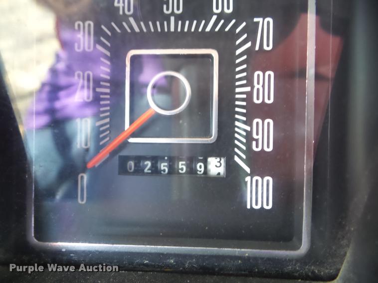 image for item AG9416 1975 Ford F350 pickup truck cab and chassis