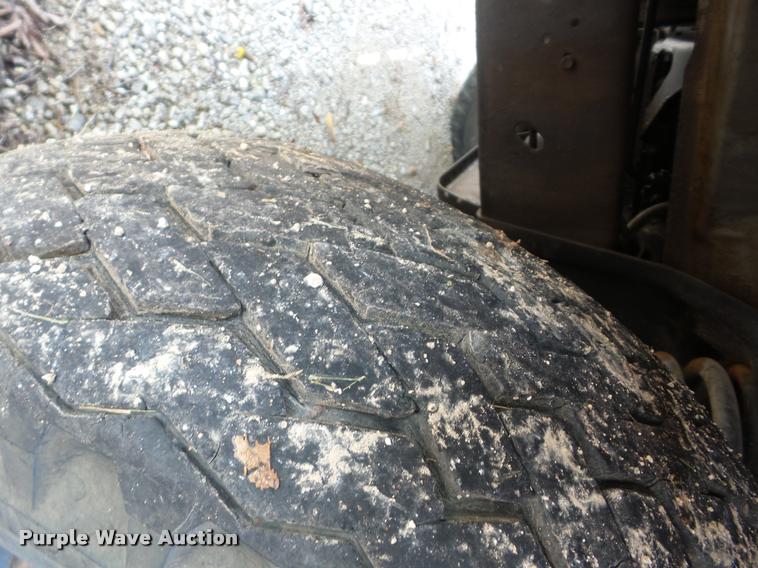 image for item AG9416 1975 Ford F350 pickup truck cab and chassis