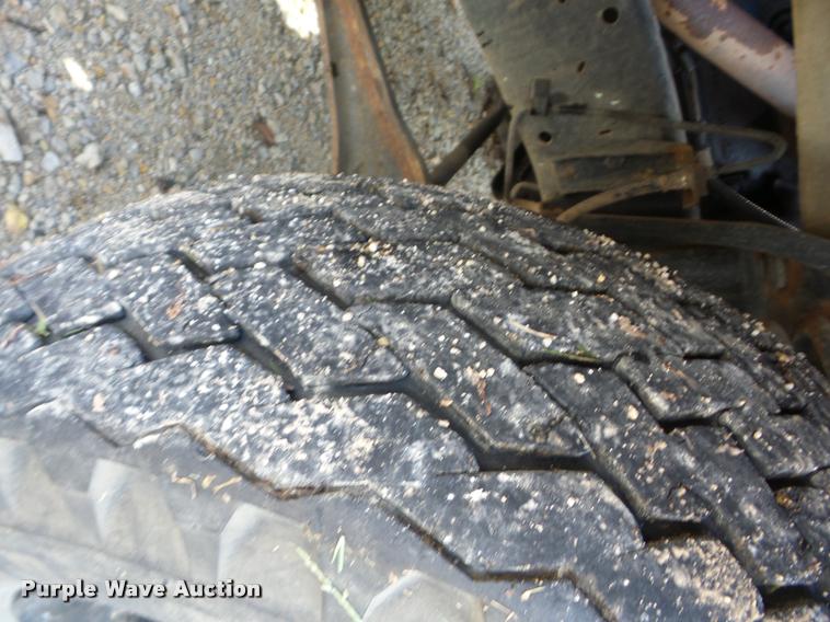 image for item AG9416 1975 Ford F350 pickup truck cab and chassis