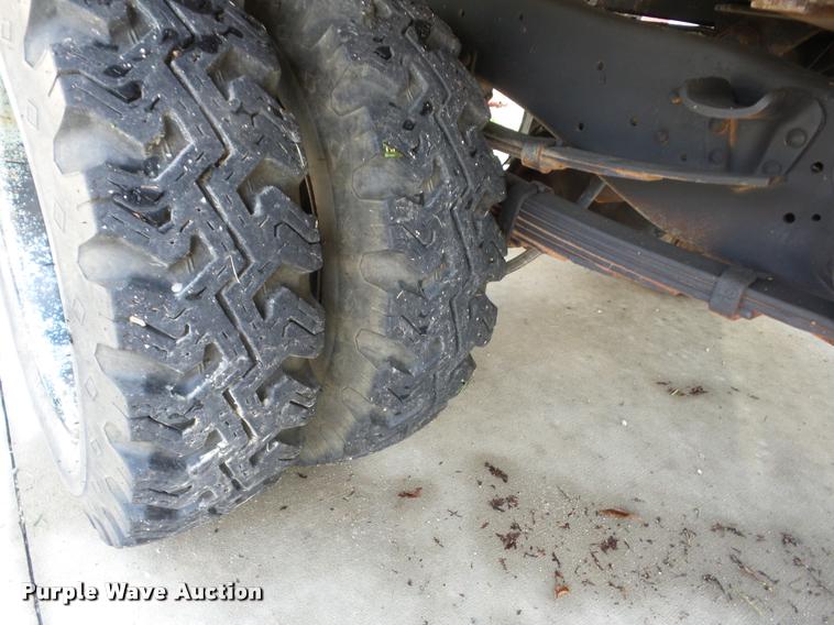 image for item AG9416 1975 Ford F350 pickup truck cab and chassis