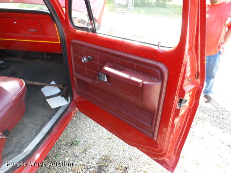 image for item AG9416 1975 Ford F350 pickup truck cab and chassis