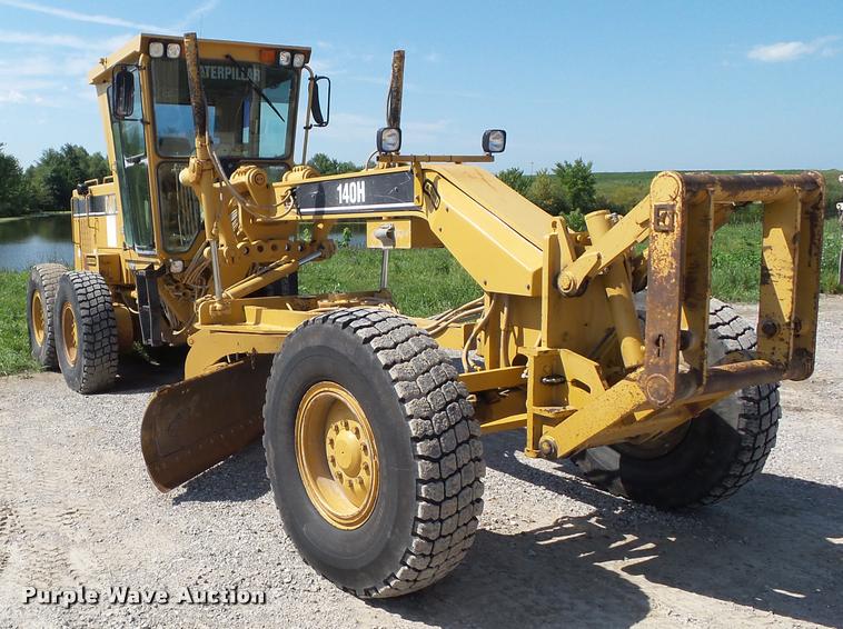 image for item BZ9798 1999 Caterpillar 140H motor grader