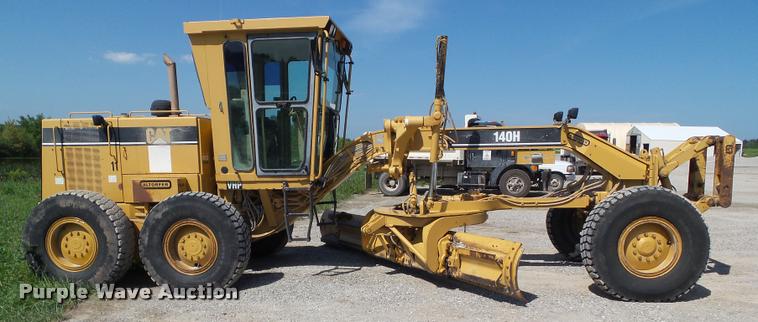 image for item BZ9798 1999 Caterpillar 140H motor grader