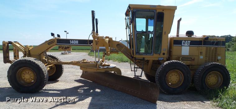 image for item BZ9798 1999 Caterpillar 140H motor grader