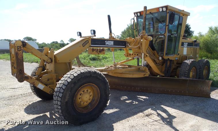 image for item BZ9798 1999 Caterpillar 140H motor grader