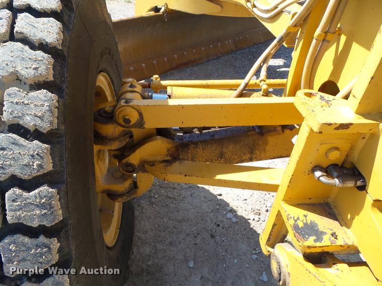 image for item BZ9798 1999 Caterpillar 140H motor grader