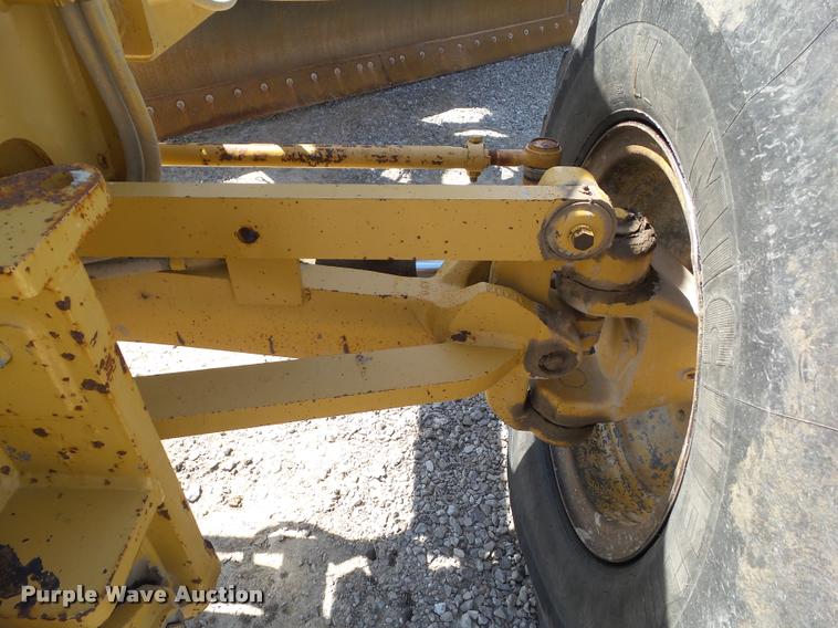 image for item BZ9798 1999 Caterpillar 140H motor grader