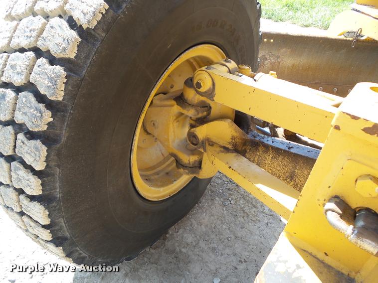 image for item BZ9798 1999 Caterpillar 140H motor grader