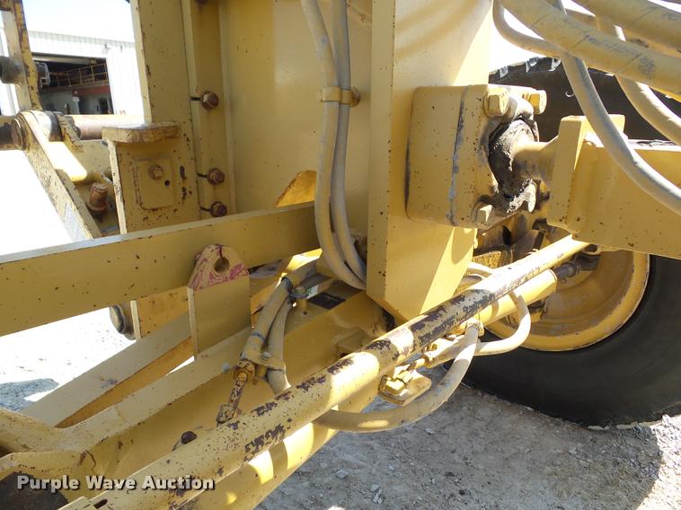 image for item BZ9798 1999 Caterpillar 140H motor grader