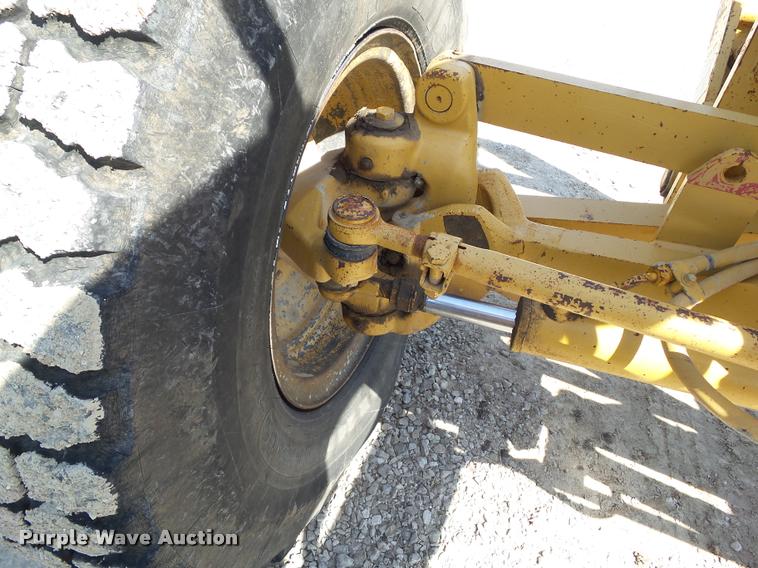 image for item BZ9798 1999 Caterpillar 140H motor grader