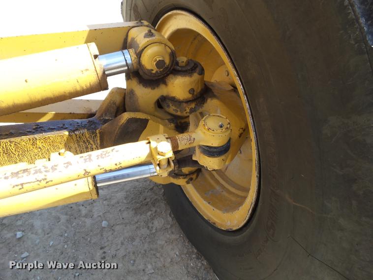 image for item BZ9798 1999 Caterpillar 140H motor grader