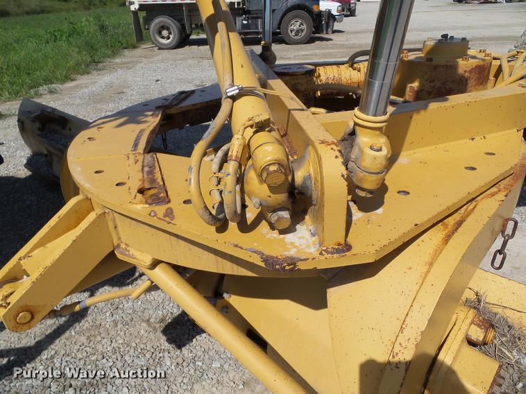 image for item BZ9798 1999 Caterpillar 140H motor grader