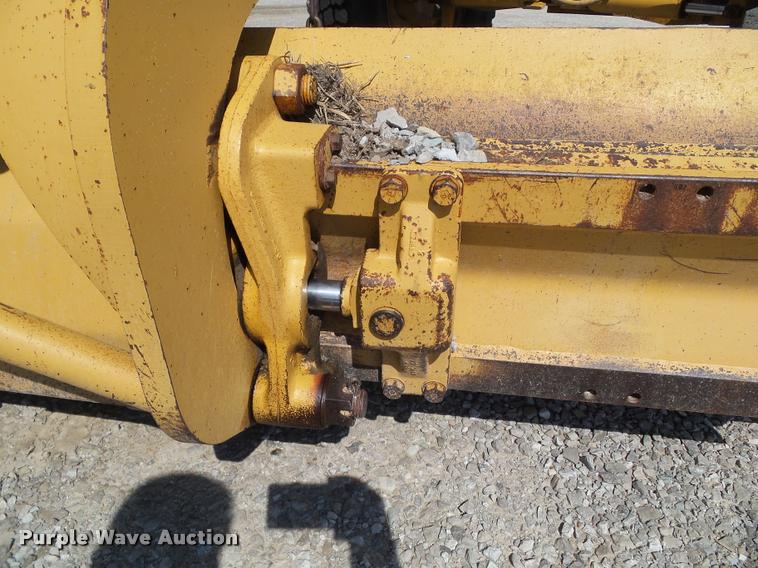 image for item BZ9798 1999 Caterpillar 140H motor grader