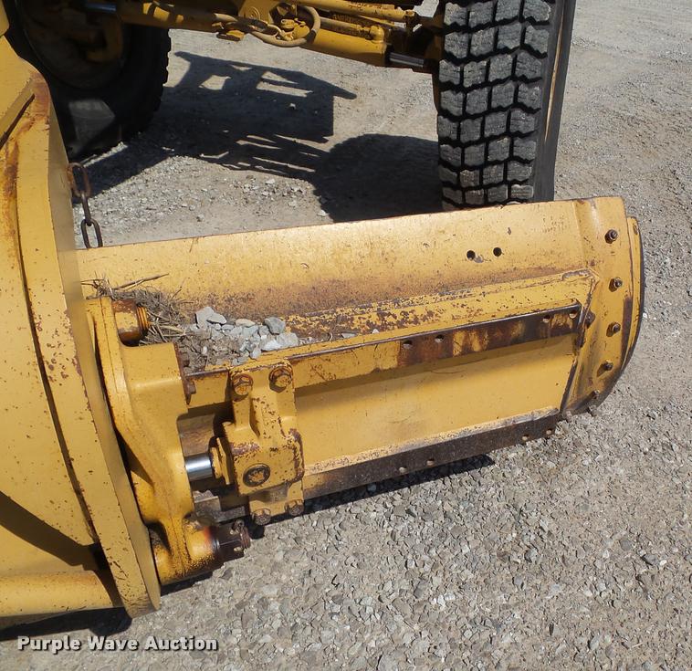 image for item BZ9798 1999 Caterpillar 140H motor grader