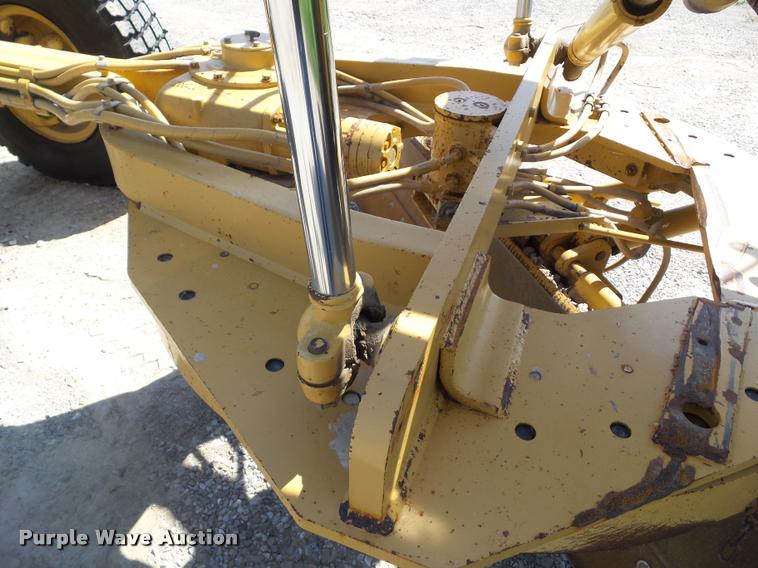 image for item BZ9798 1999 Caterpillar 140H motor grader