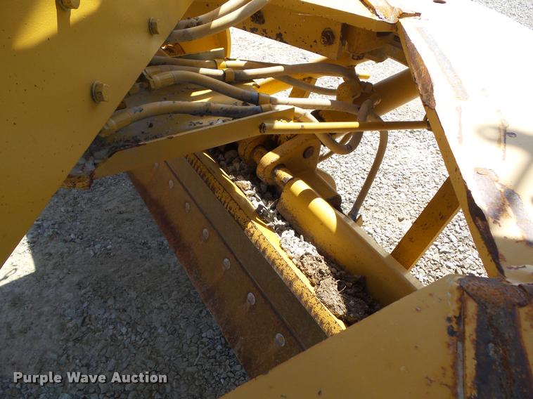 image for item BZ9798 1999 Caterpillar 140H motor grader