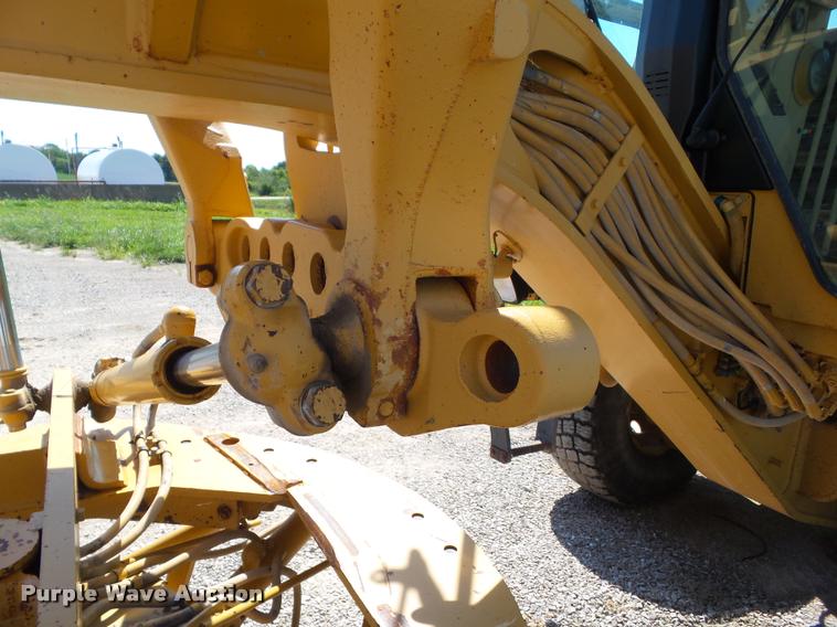 image for item BZ9798 1999 Caterpillar 140H motor grader