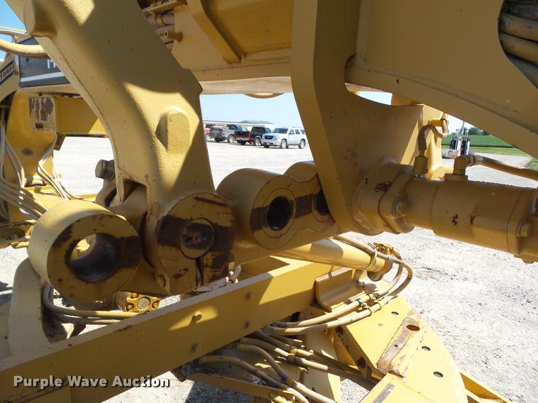 image for item BZ9798 1999 Caterpillar 140H motor grader