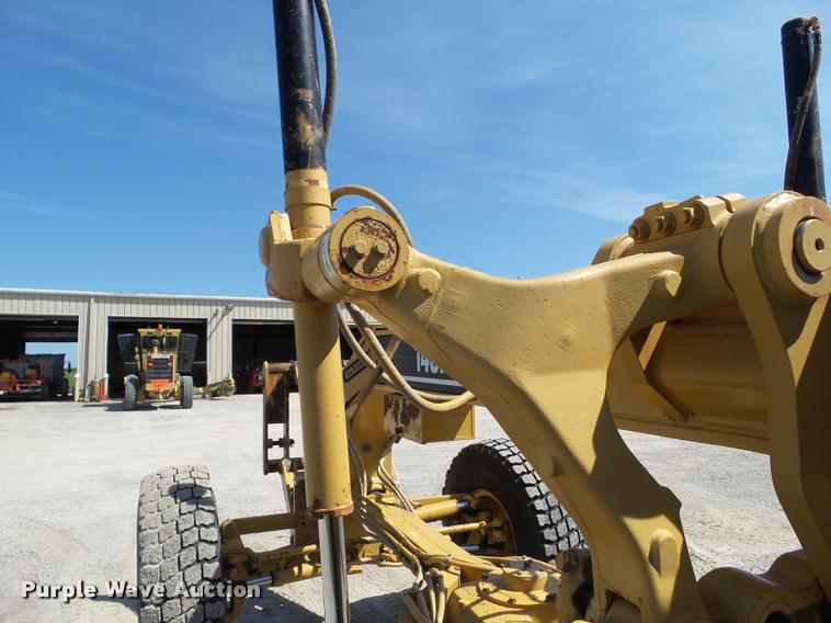 image for item BZ9798 1999 Caterpillar 140H motor grader
